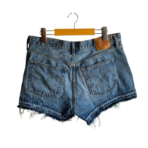 Levi's 501 Original Fit High Rise Blue Jean Shorts 31 Distressed Hem - Picture 5 of 14